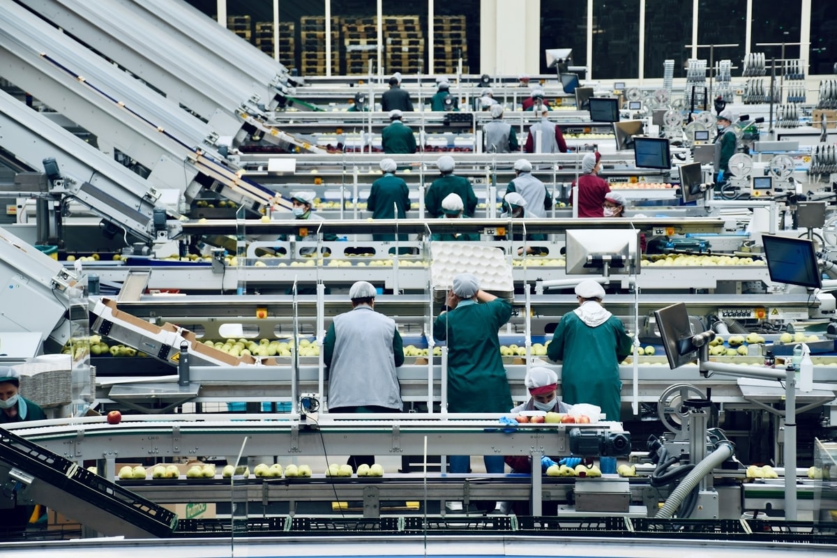 Mesin dalam industri juga termasuk produk industrial
Gambar: Unsplash