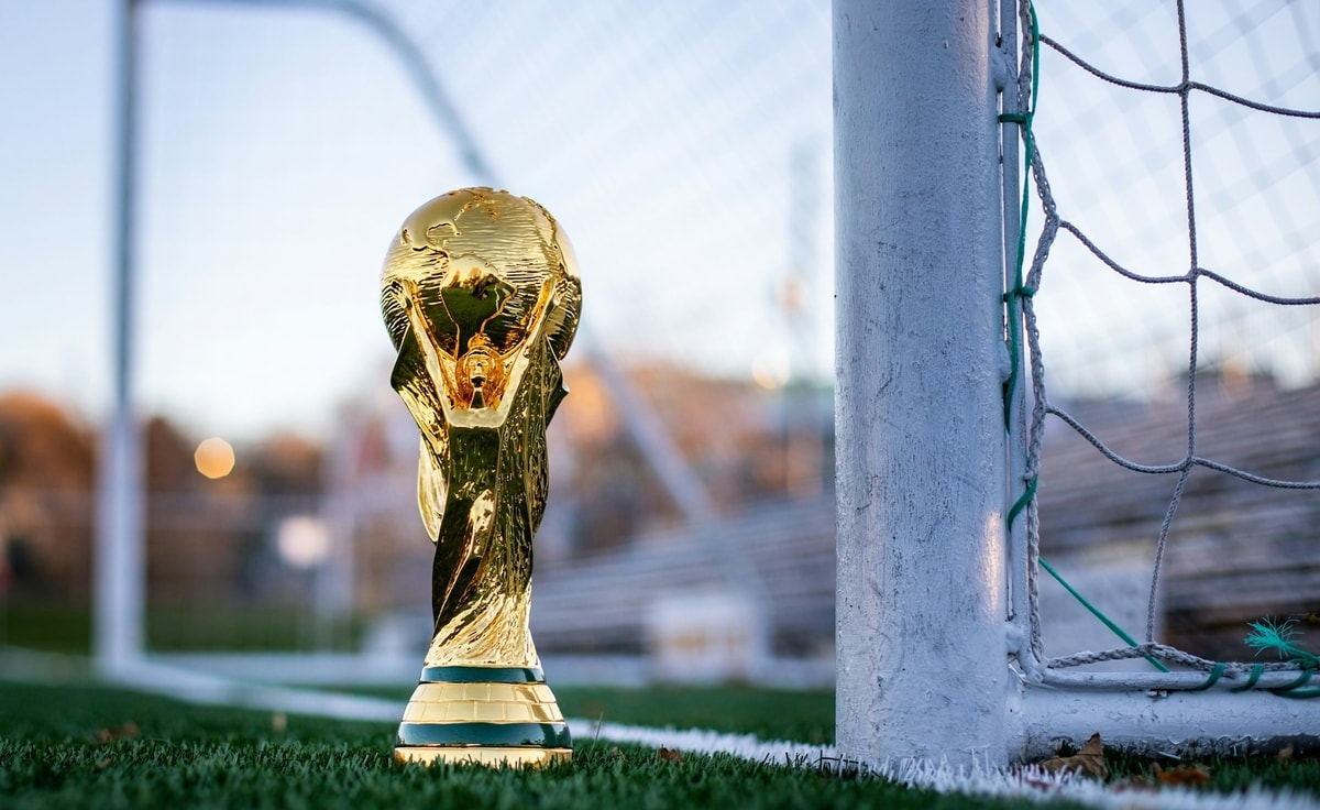 Ilustrasi trofi Piala Dunia
Foto oleh My Profit Tutor di Unsplash Ilustrasi trofi Piala Dunia
Foto oleh My Profit Tutor di Unsplash
