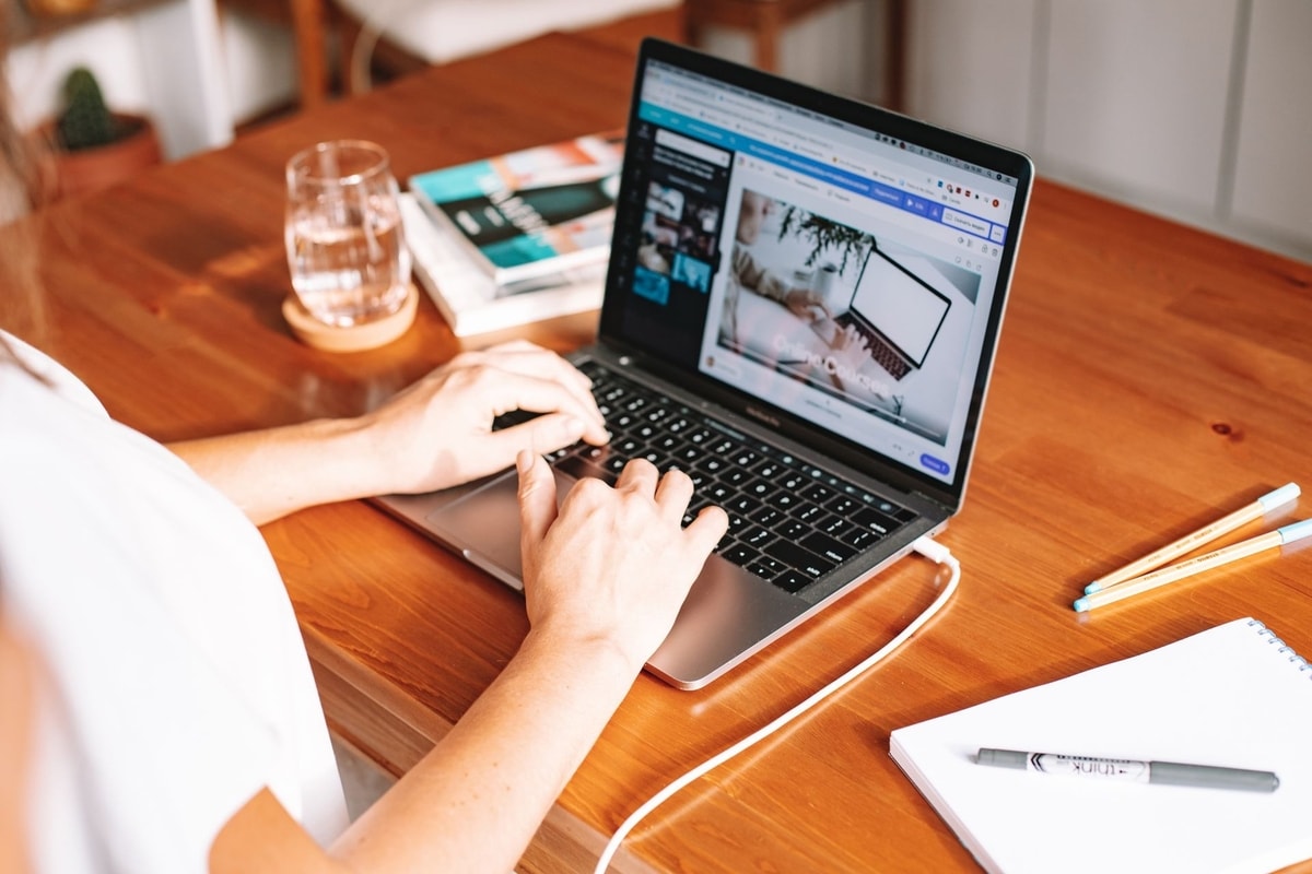 Ilustrasi konten website
Foto oleh ROMAN ODINTSOV di Pexels Ilustrasi konten website
Foto oleh ROMAN ODINTSOV di Pexels