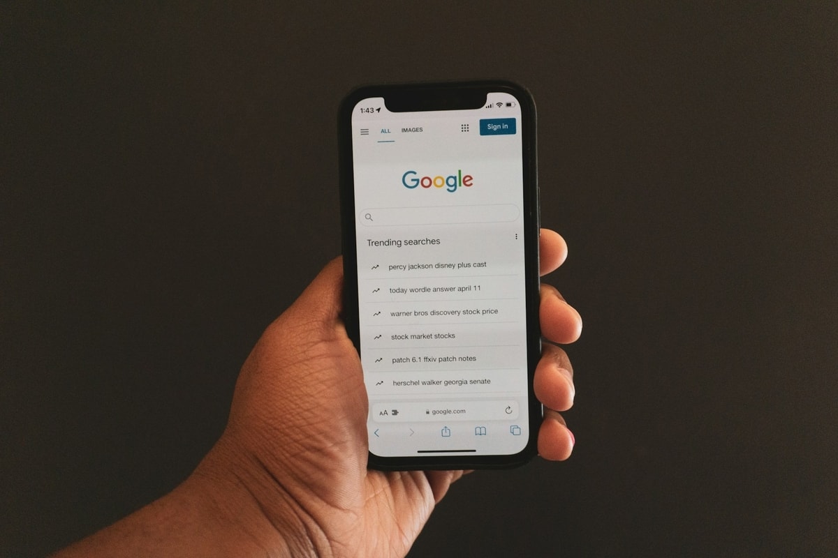 Ilustrasi penggunaan Google
Foto oleh Terrillo Walls di Unsplash Ilustrasi penggunaan Google
Foto oleh Terrillo Walls di Unsplash