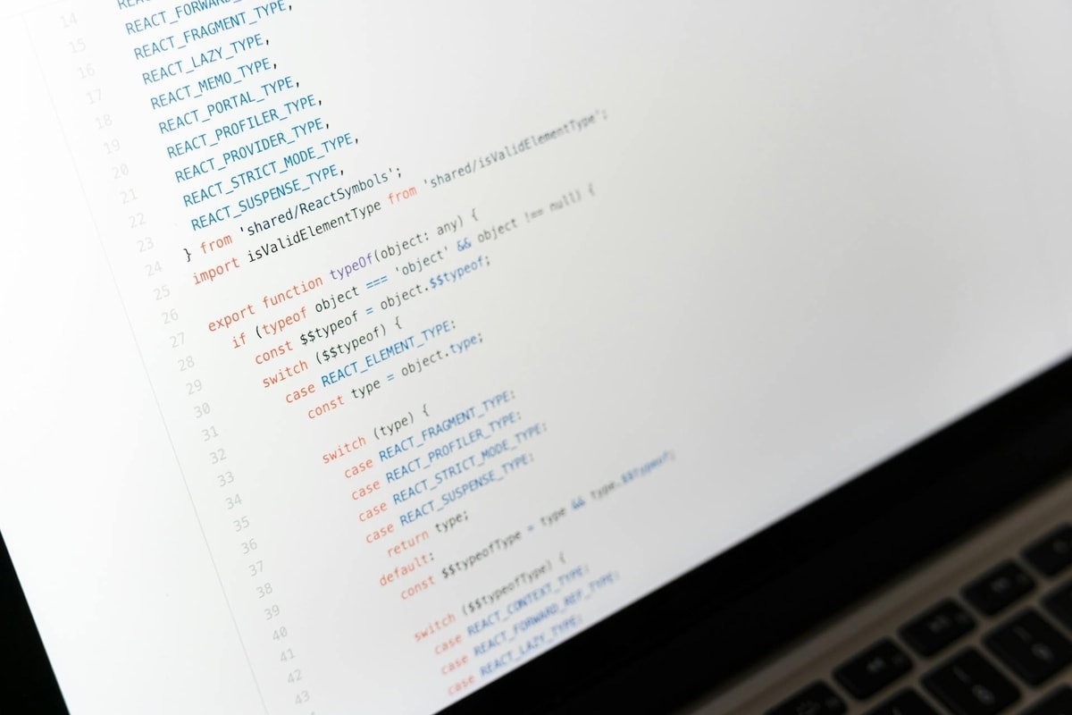 Ilustrasi coding website
Foto oleh Markus Winkler di Pexels