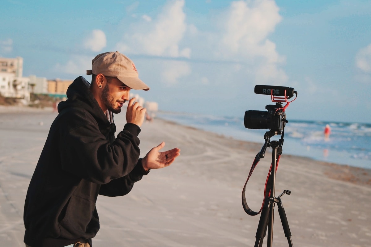 Ilustrasi syuting video
Gambar: Unsplash